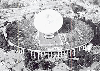 70-m antenna in Rose Bowl!